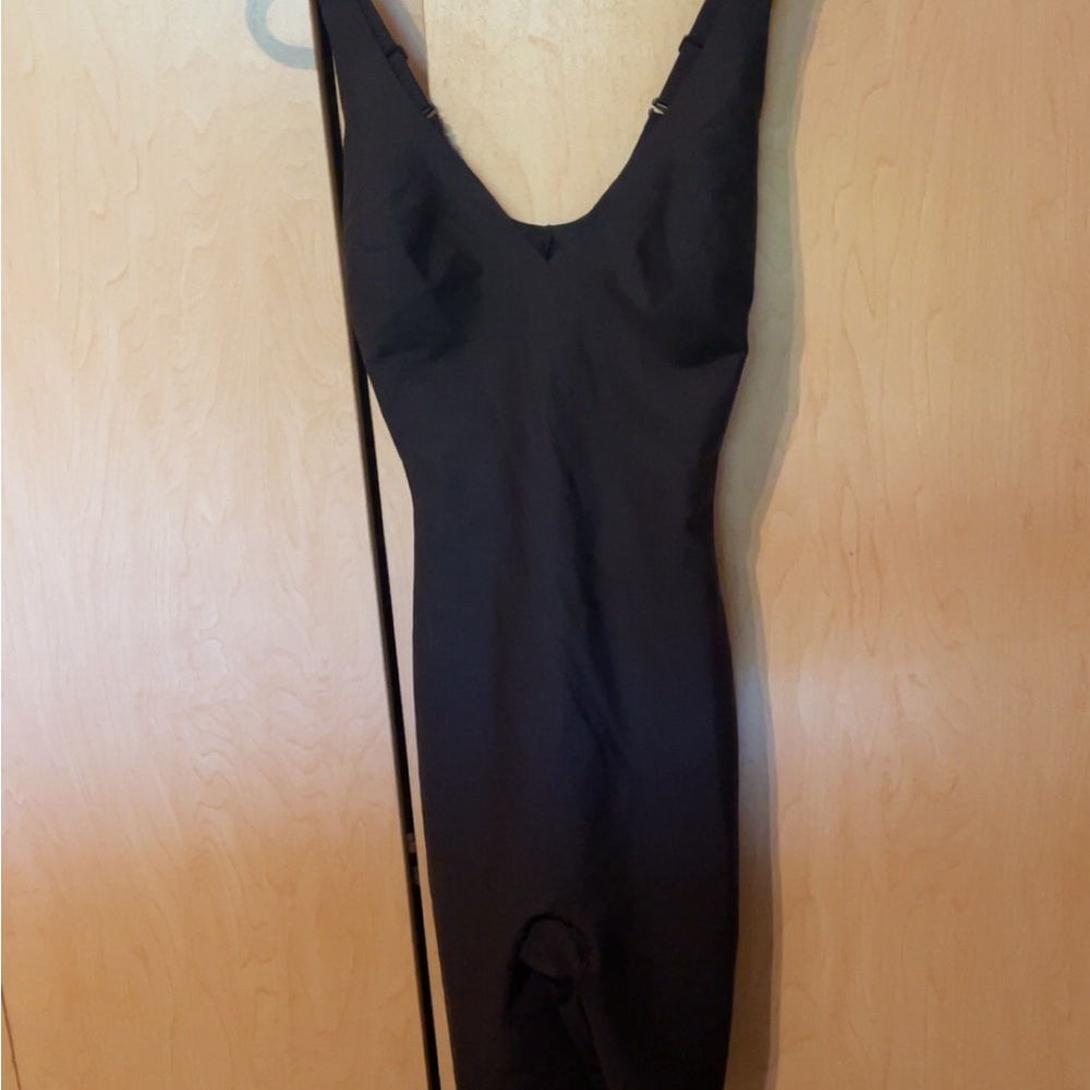SKIMS Plunge Mid Thigh Bodysuit